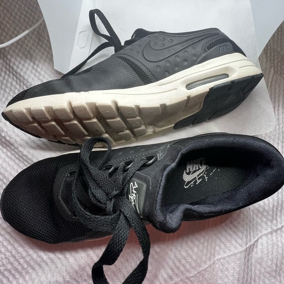 NIKE AIR MAX ZERO Style 857661-002 Colorway BLACK/BLACK-SAIL sz 7 - Picture 6 of 9